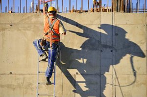 3-point-climb-ladder.jpg 3-point-climb-ladder.jpg