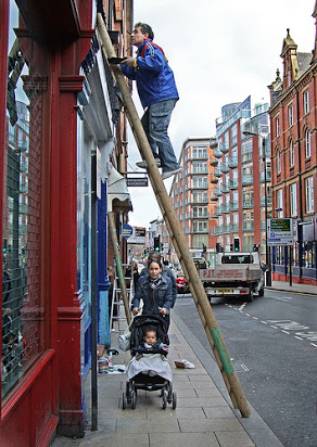 ladder-over-footbpath.jpg ladder-over-footbpath.jpg
